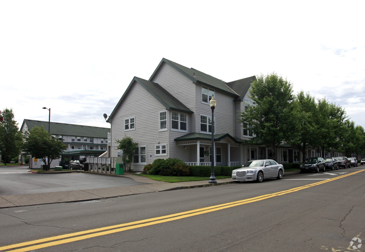 Building Photo - Gresham Central