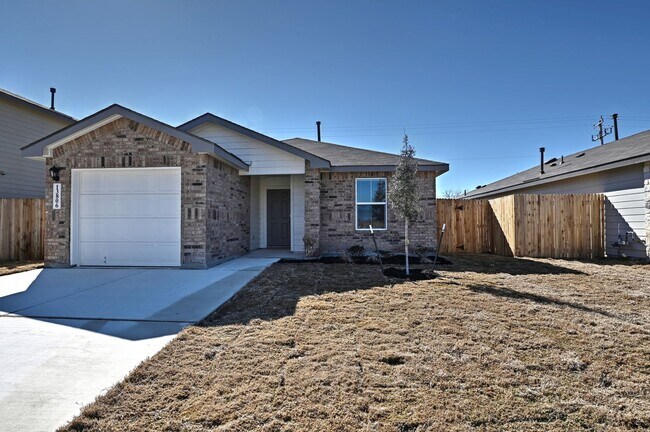 Foto del edificio - ONE STORY  |  3 BEDROOM  |  2 BATH  |  YAR...