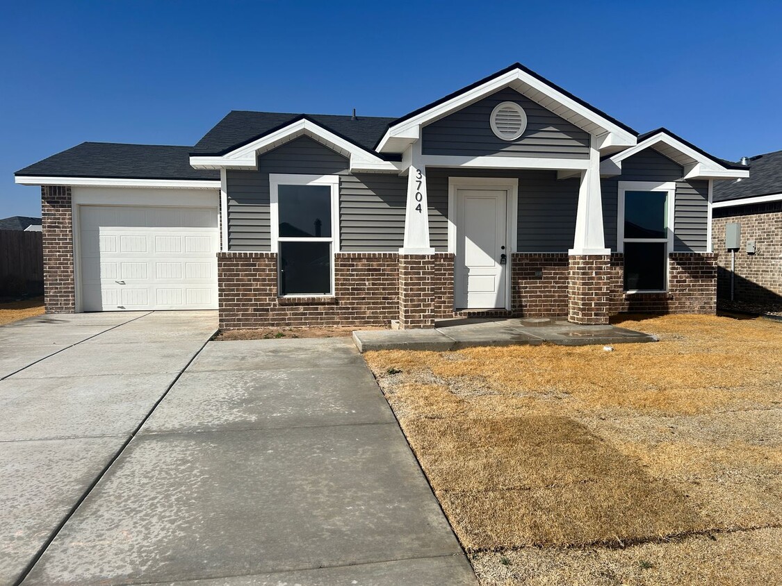 Foto principal - 3 bed 2 bath New Betenbough Move In Ready!