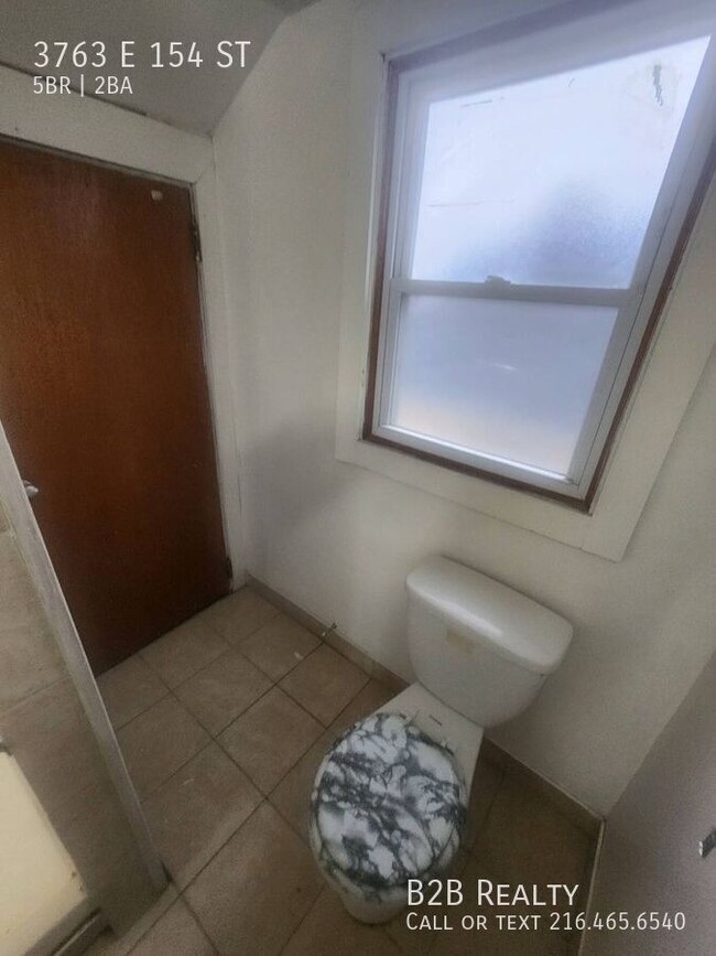 Foto del edificio - 3763 E 154th St