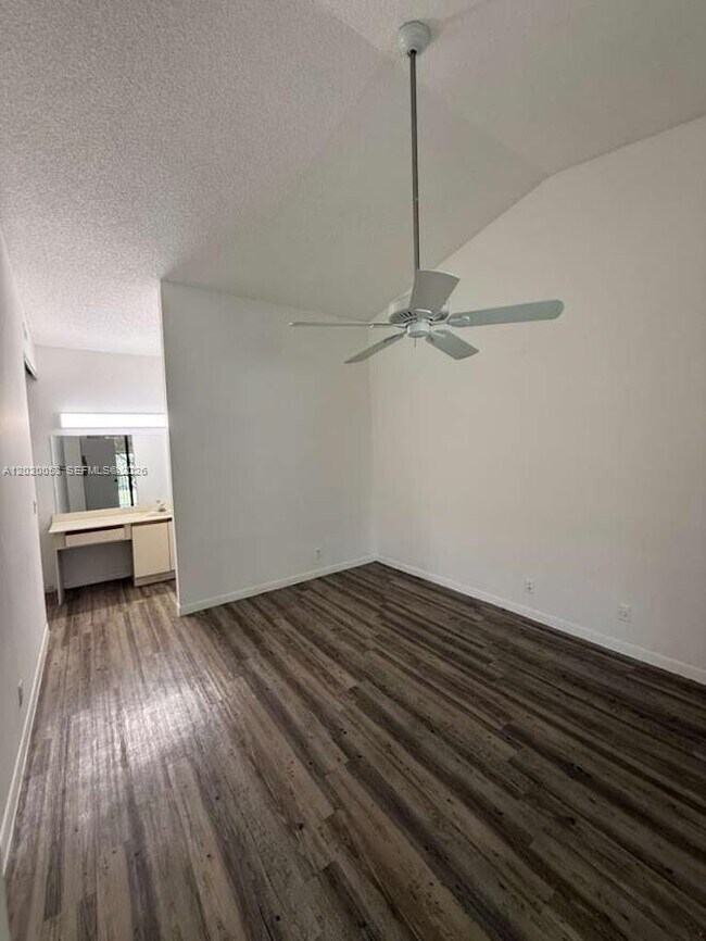 Building Photo - 4484 Carambola Cir S
