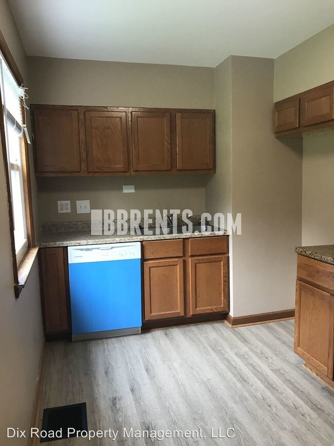 Building Photo - 3 br, 1.5 bath House - 33 Beverly Court