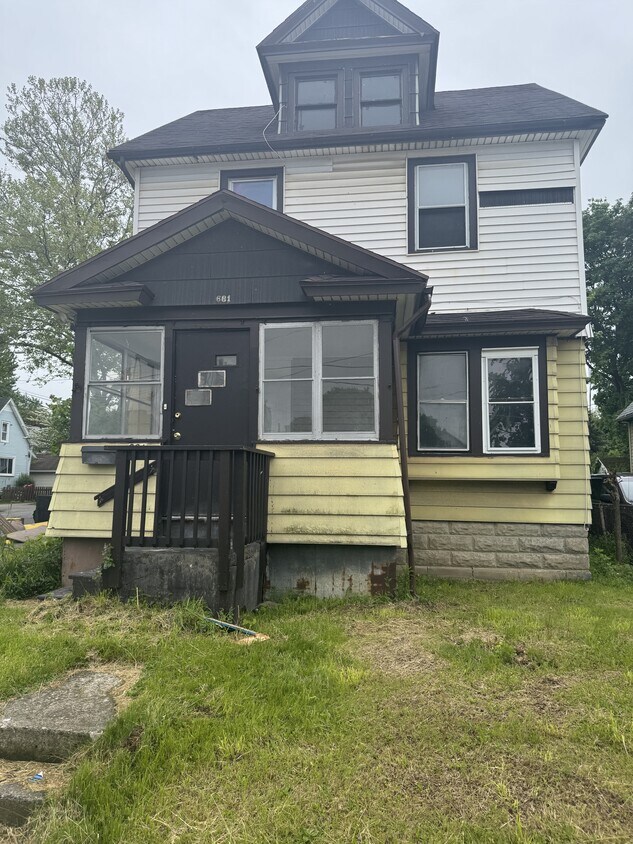 Foto principal - 681 Emerson St