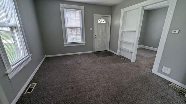 Foto del edificio - 5 Bedroom 2 Bathroom House!