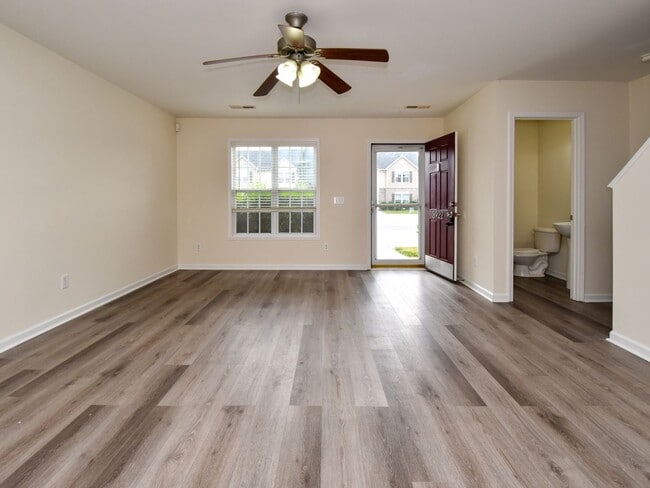 Building Photo - Charming 3-Bedroom Townhome in Prime Winst...