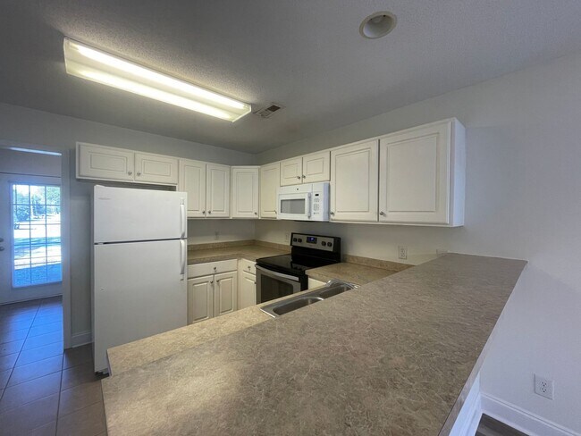 Foto del edificio - 3 Bedroom, 2.5 Bath Town Home - Large Back...
