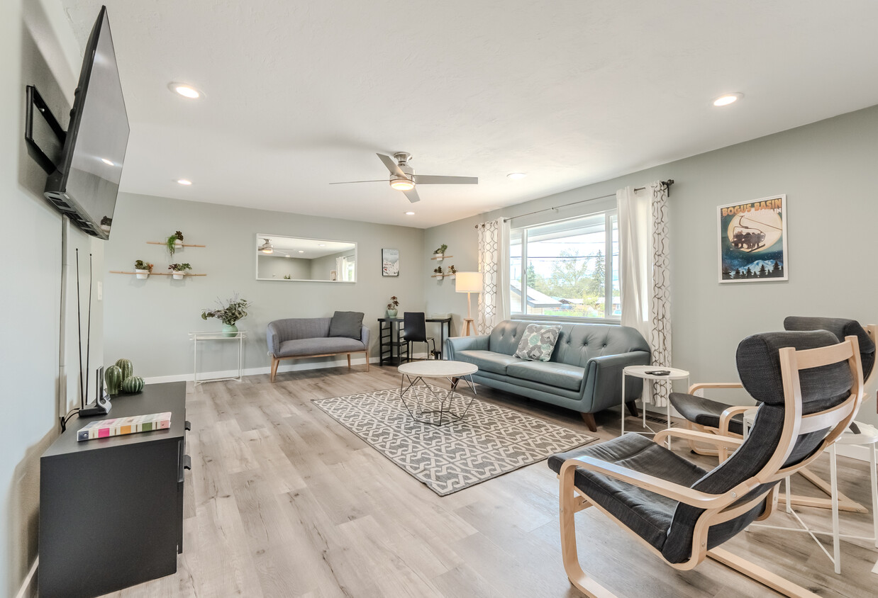 Spacious Living Room - 3597 W Alpine St
