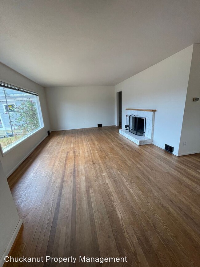Building Photo - 2 br, 1 bath House - 2845 Broadway St.