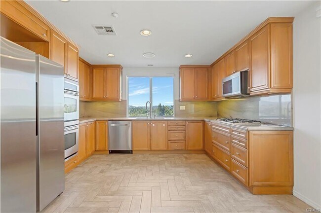 Building Photo - 5678 Como Cir