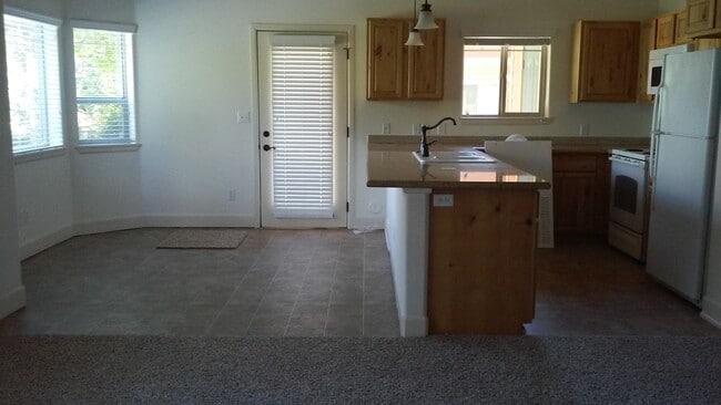 Building Photo - Beautiful Condo in Pheasent Run Condominiums