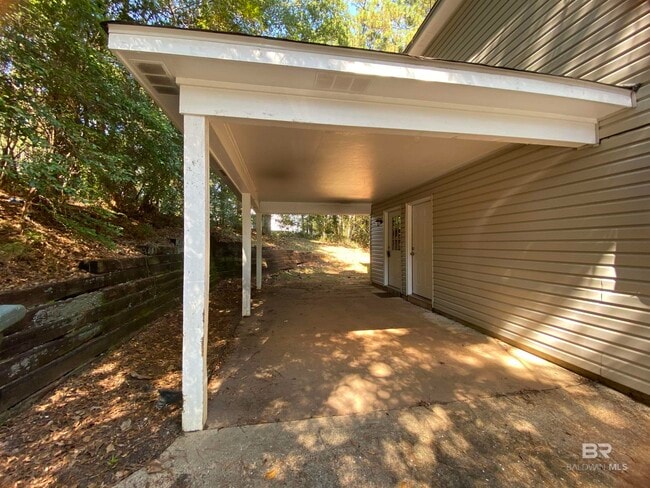 Building Photo - 233 Ridgewood Dr