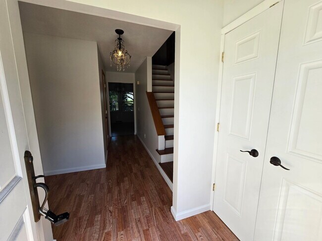 Foto del edificio - 1276 N Howell Dr