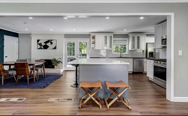 Foto del edificio - 6858 Lockridge Dr NW