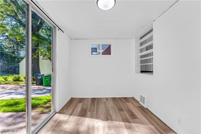 Building Photo - 60 Sunnycliff Dr