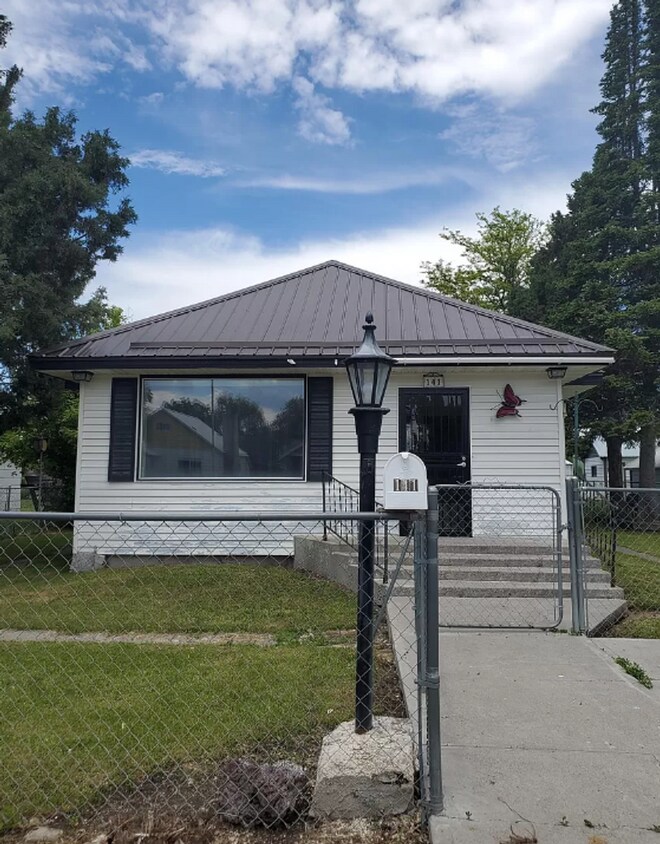 Primary Photo - 2 Bedroom, Bonus Room, 1 Bathroom, Home Fo...