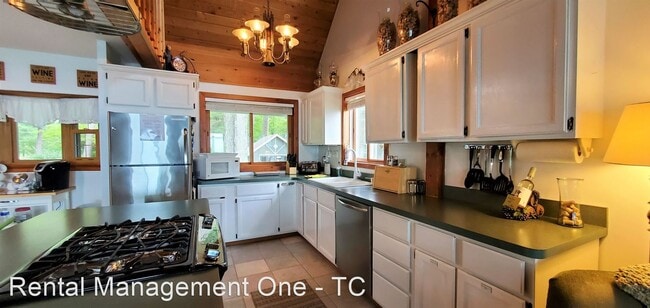 Building Photo - 5 br, 3 bath House - 2558 Neahtawanta Road