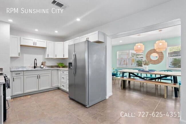 Foto del edificio - 11208 Duncan St