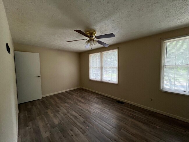 Building Photo - 5557 Marbut Rd