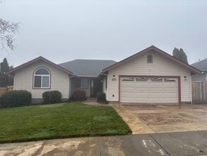 Building Photo - 935 NW Cooke Ave