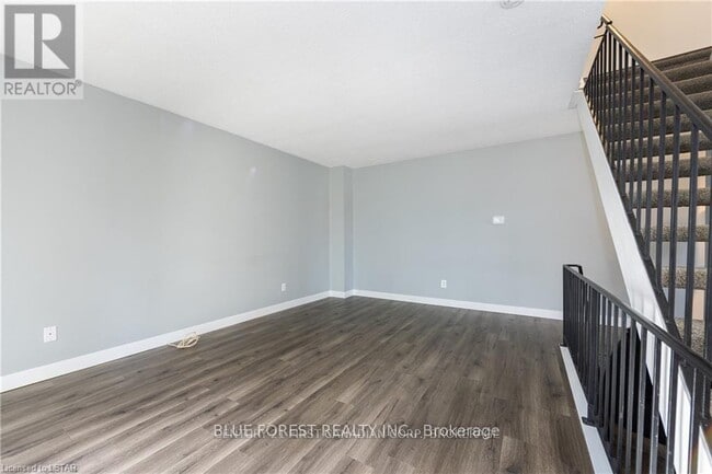 Building Photo - 70 Fiddlers Green Rd