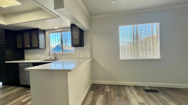 Foto del edificio - Lovely House 4BR 2.5BA with Large Backyard