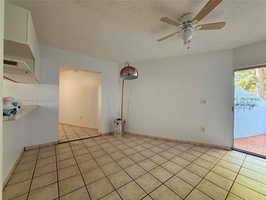 Primary Photo - 798 Crandon Blvd