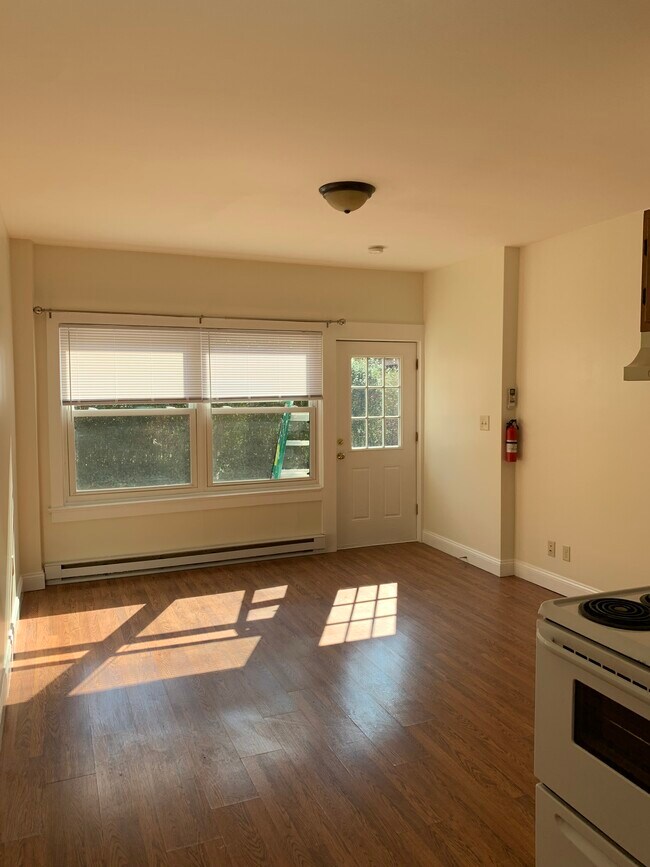 Building Photo - 234 King St