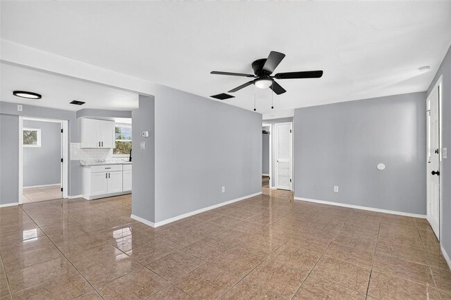 Building Photo - 4125 Oakfield Ave