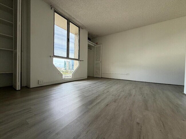 Foto del edificio - To register for the showing time below, note the 4 digit code: 4822 and click "APPLY NOW."(mobile...