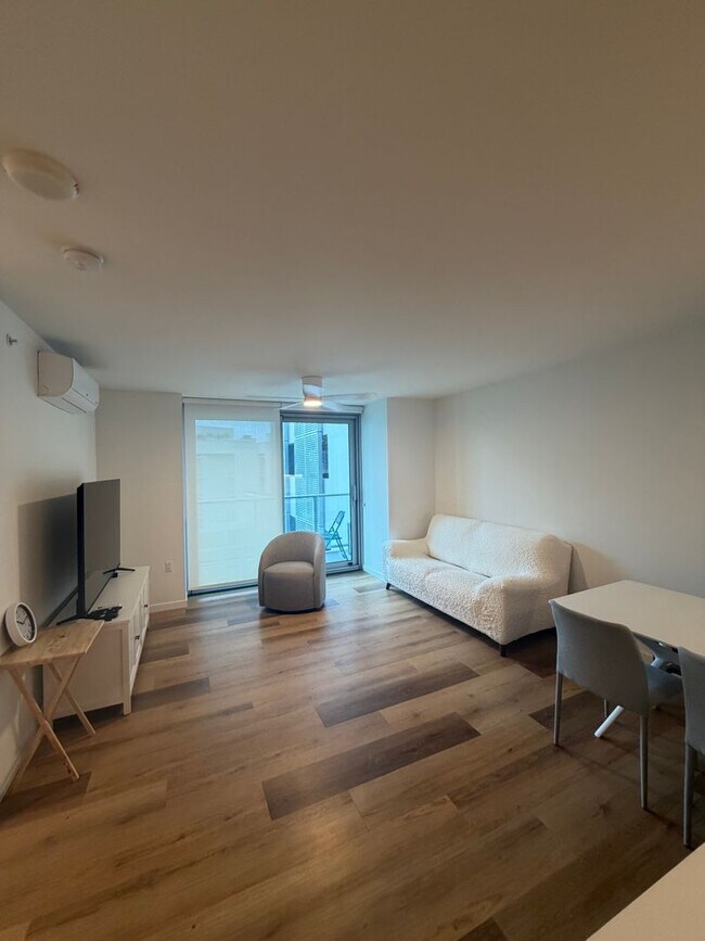 Foto del edificio - 1500 Rycroft St