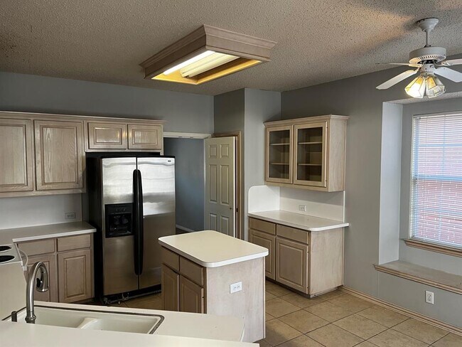 Building Photo - 4041 Lamorna Dr
