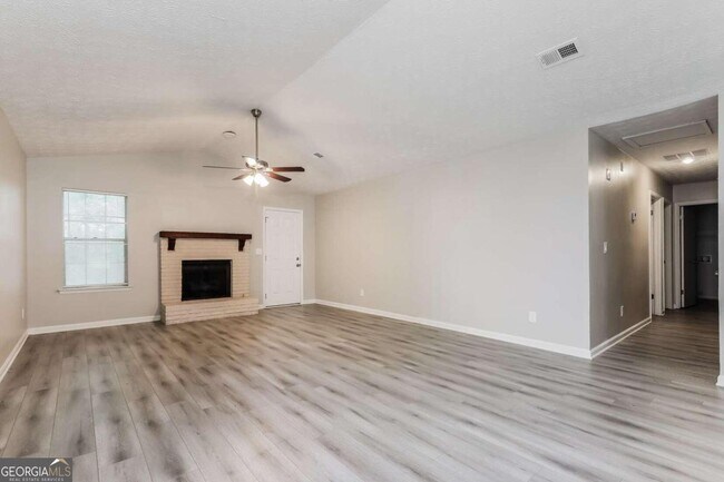 Building Photo - 2248 Logan Dr