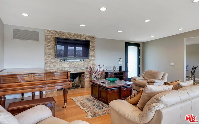 Foto del edificio - 3921 Cody Rd