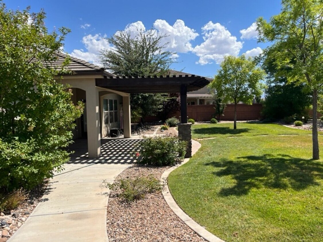 Foto principal - Spacious 3 Bedroom Home in Little Valley