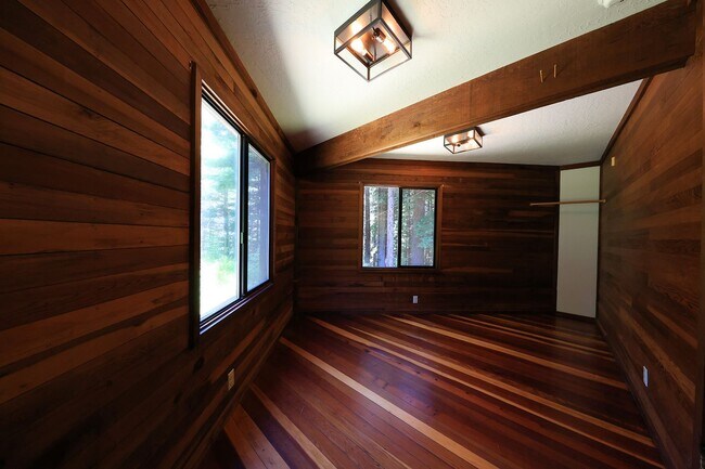 Foto del edificio - 4452 Greenwood Heights Dr