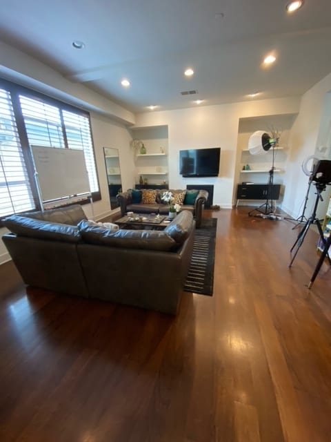 Building Photo - 11815 Laurelwood Dr