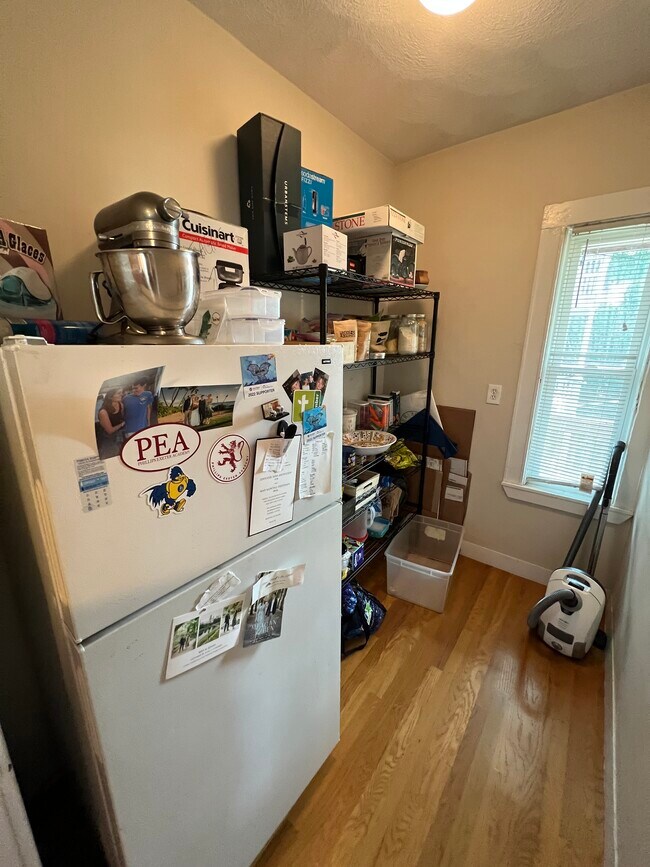 Foto del edificio - 24 Ellington Rd