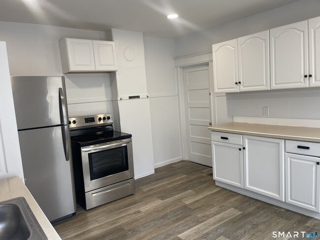 Building Photo - 692 Enfield St