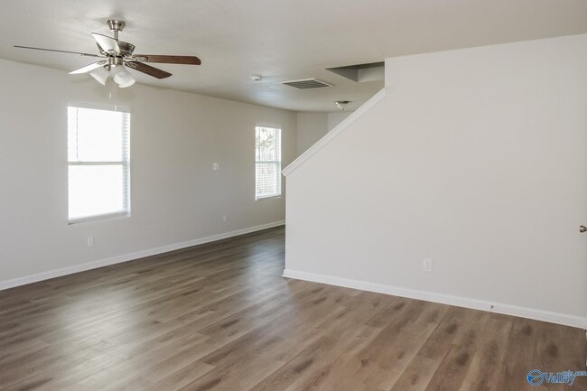 Foto del edificio - 129 Elmhurst Dr