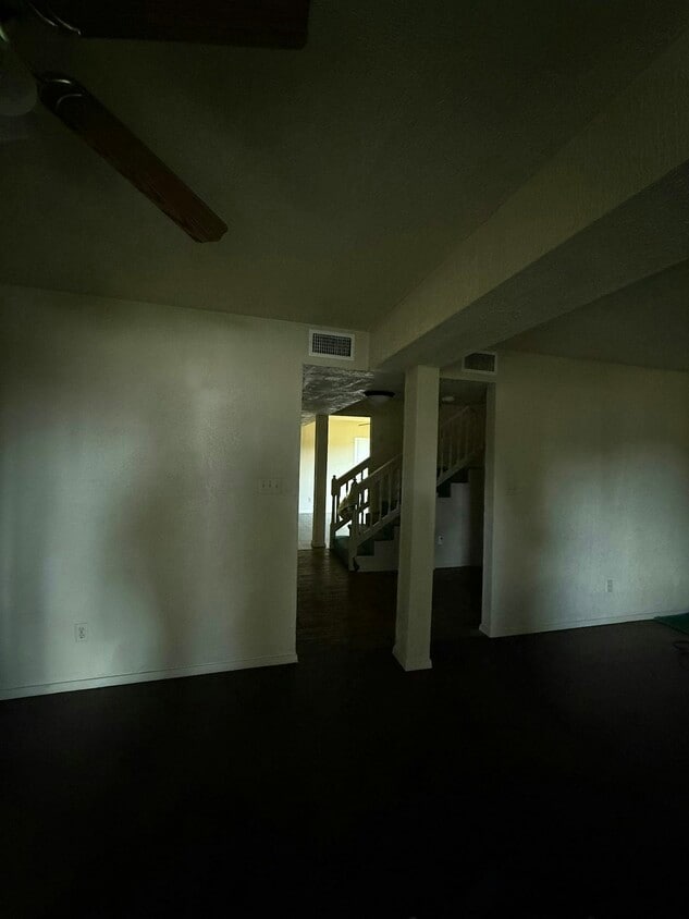 Building Photo - 105 W Stegall Dr