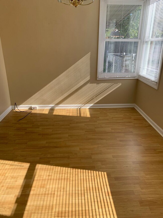 Foto del edificio - 2 Bedroom/1 bath Brick Duplex  Kingsport, TN