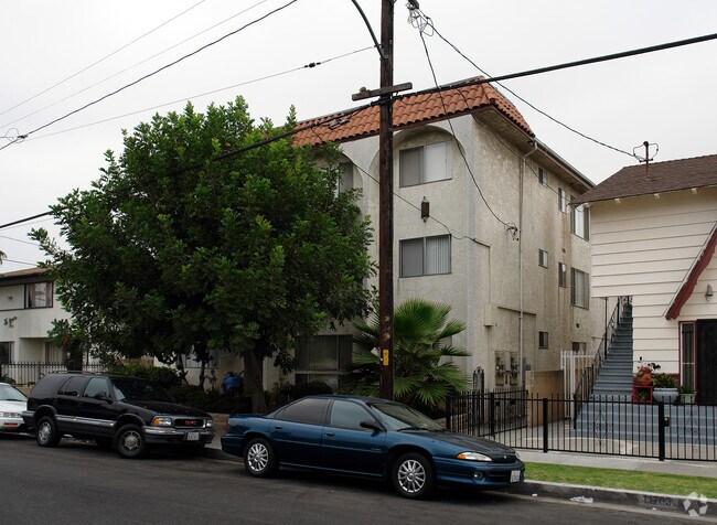 Foto del edificio - 11711 Gale Ave