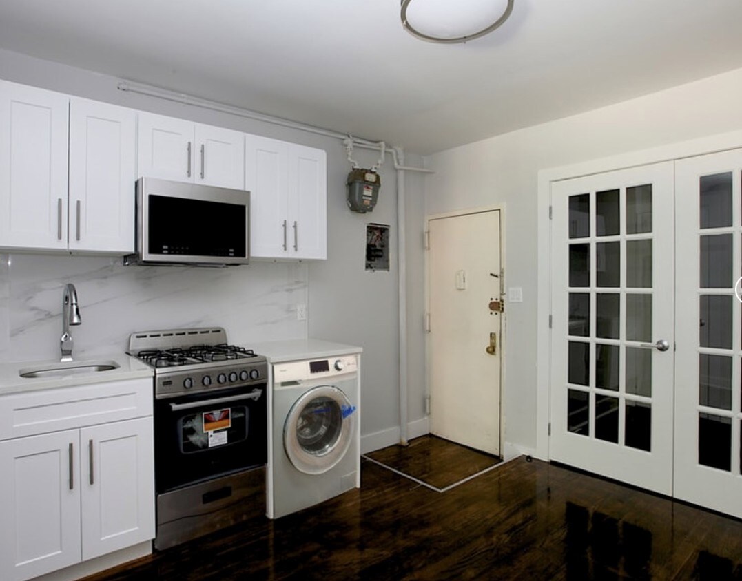 Foto principal - 237 E 111th St