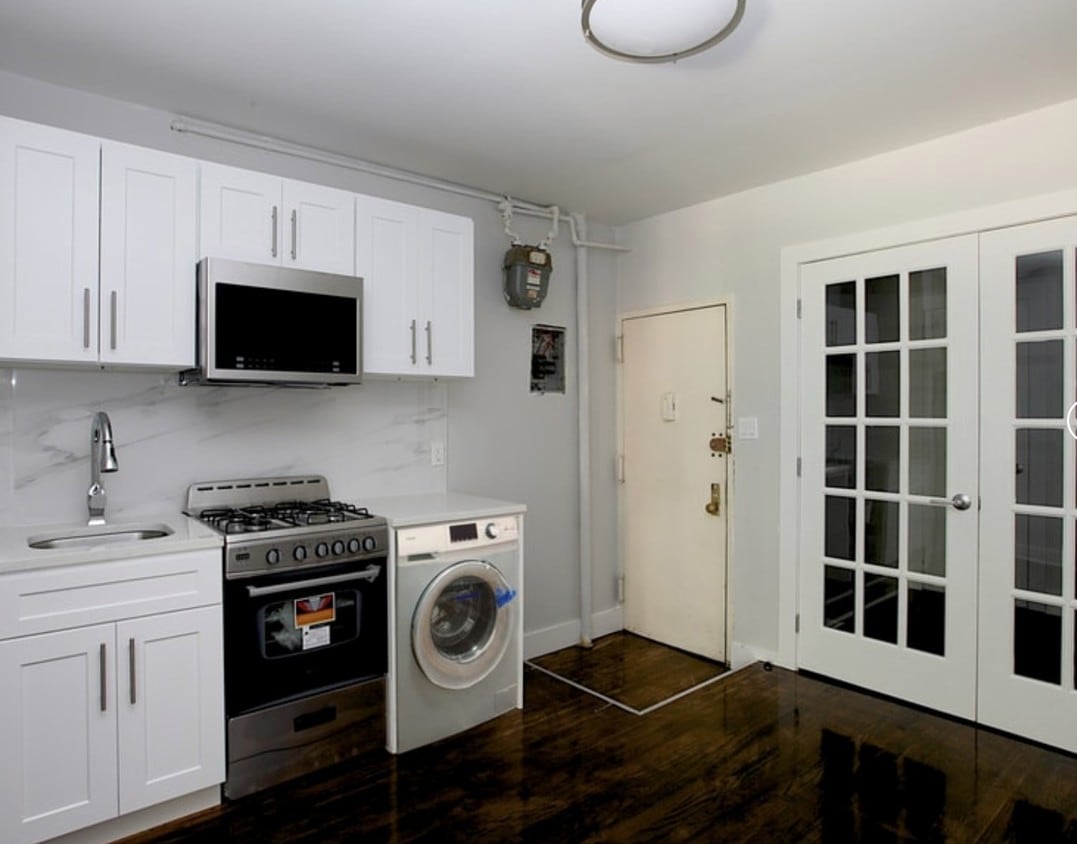 Primary Photo - 237 E 111th St