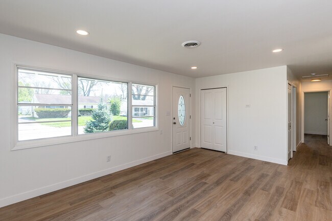 Building Photo - 2621 Galewood St