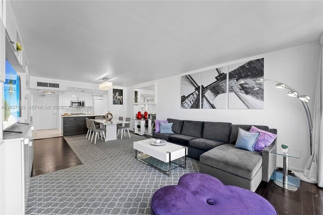 Foto del edificio - 10275 Collins Ave