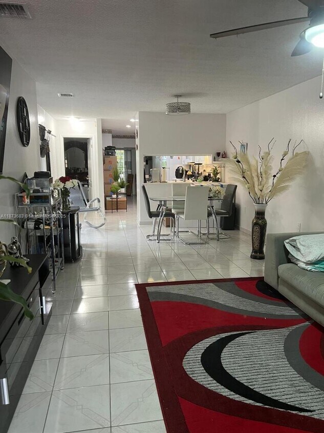 Foto principal - 6538 W 2nd Ct