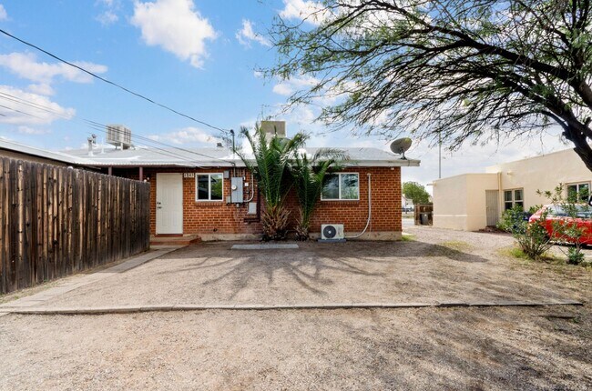 Foto del edificio - Recently Remodeled Gem! Steps Away from U of A Main Campus!