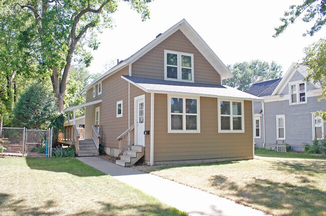 Building Photo - 1220 4th St