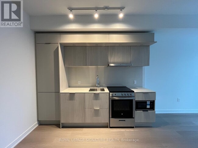 Photo du bâtiment - 448 Burnhamthorpe Rd W